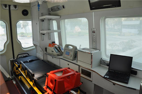 叙永县救护车内部